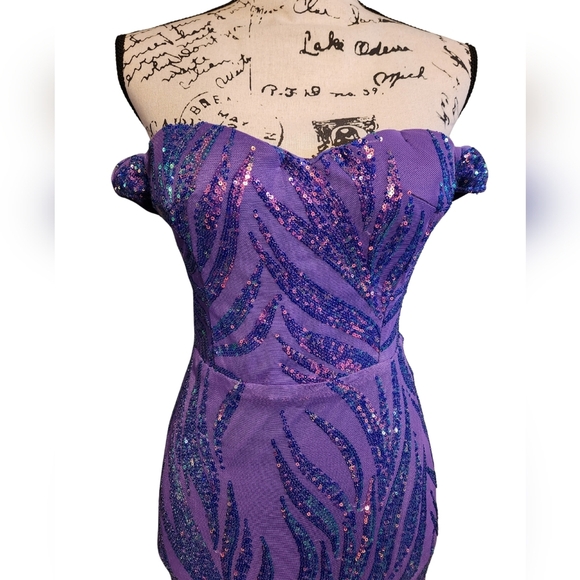 Love & Lemonade Sequin Off-the-Shoulder Gown - Picture 9 of 16